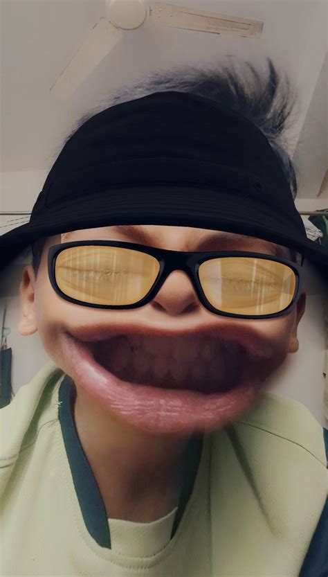 *WH-QUESTION 9.In spring all the trees wear colourful costumes to ...