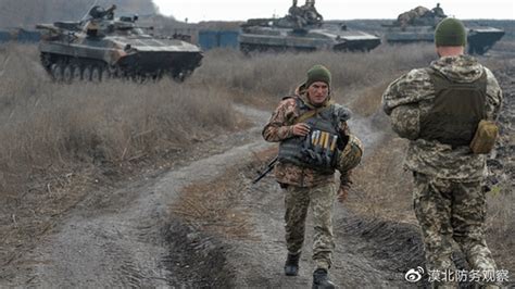 坏消息突然传出，俄罗斯大批装甲部队集结边境，俄乌冲突一触即发_腾讯新闻