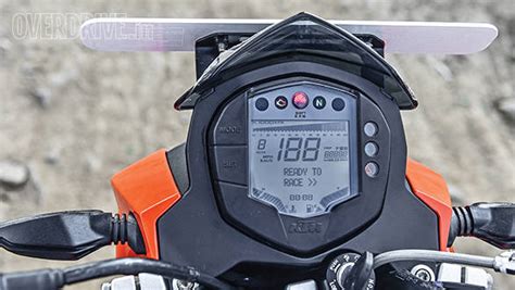 Comparo: Mahindra Mojo vs KTM 200 Duke - Overdrive