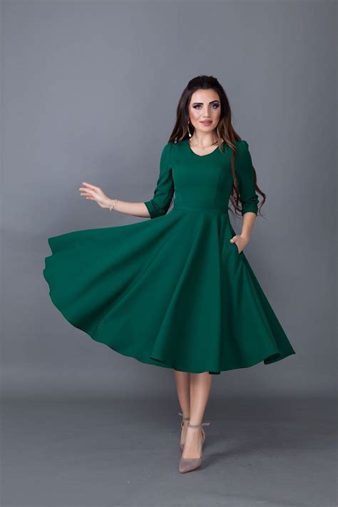 Emerald Green Midi Dress with Pocket Details and V-Neck | Bidoluelbise