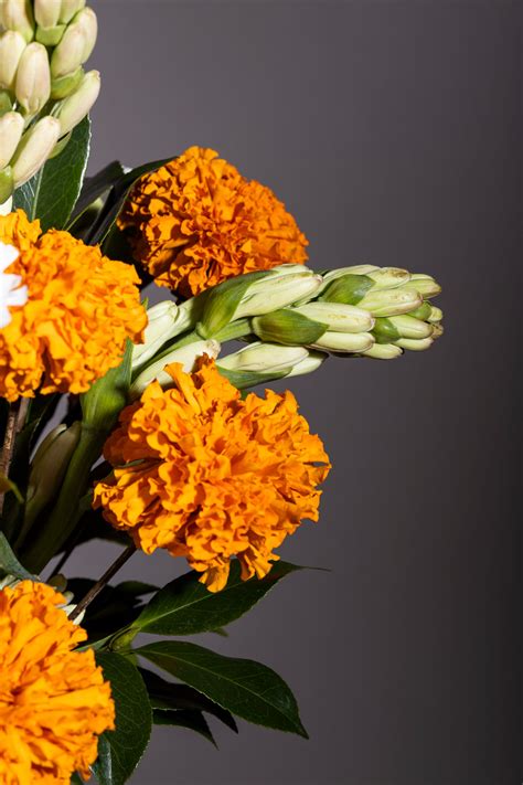 Order Orange Marigold Flower Bouquet | Flower Delivery in Bangalore ...