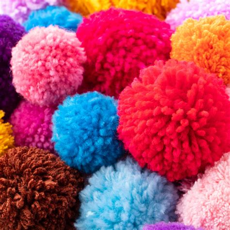How to Make Yarn Pom-Poms: A Step-by-Step Guide – CRAFTISS