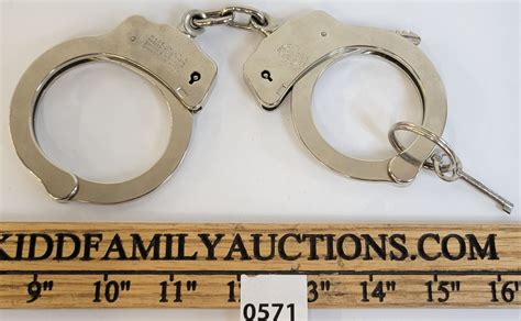 SMITH & WESSON HANDCUFFS W/ KEY - Kidd Family Auctions