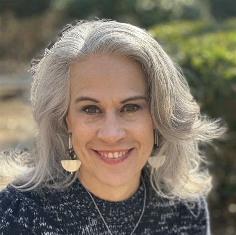 Amando más allá de las etiquetas | Lynn Cowell | {Encouragement for Today}