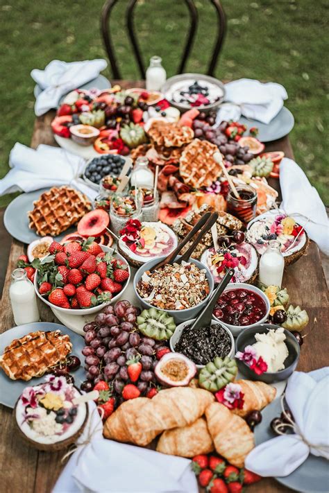 Grazing tables and charcuterie boards are the trendiest wedding ...
