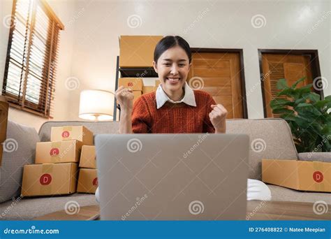 Extremely Happy Business Owner 的图像结果