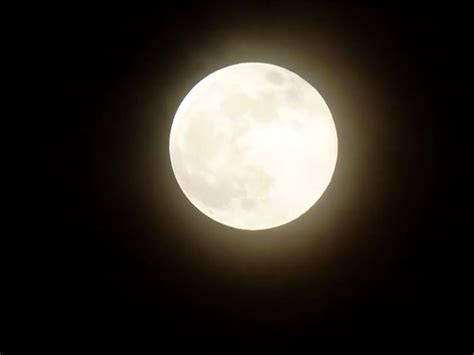 "Supermoon" captivates skywatchers in India amid Sharad Poornima ...