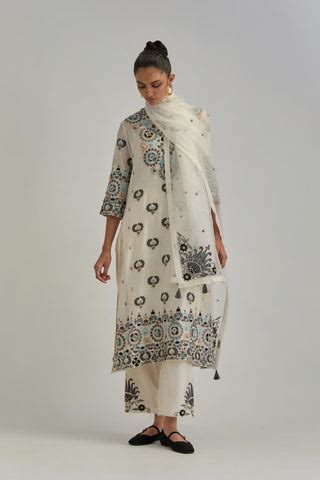 Off White straight kurta, fully embroidered with appliqué flowers, ear ...