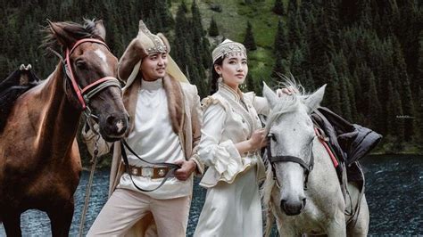 节日盛装的哈萨克人们 | 旅游文化