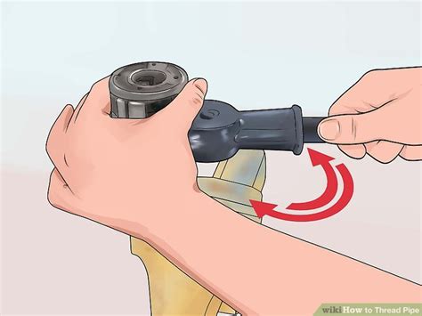 Using a Threader to Cut Left Hand Threads On Pipe 的图像结果