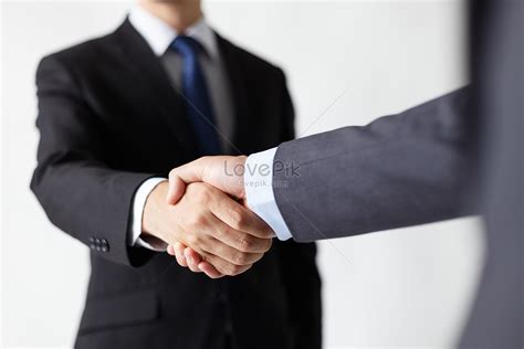 Business Person Shaking Hands 的图像结果