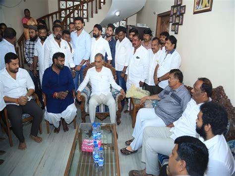 Telangana: Denied Assembly poll ticket, Congress ex-MLA Vishnuvardhan ...