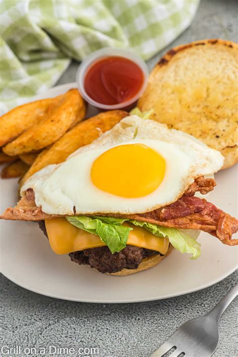 Fried Egg Burger Recipe - grillonadime.com