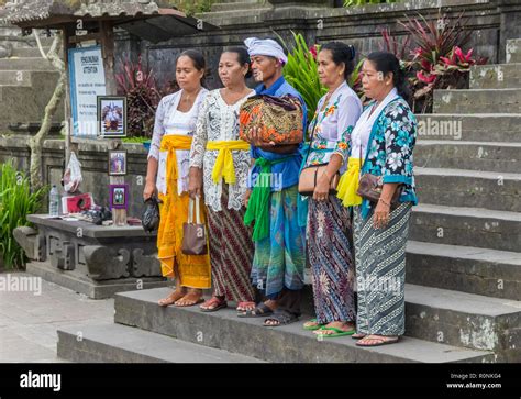 Bali Local People 的图像结果