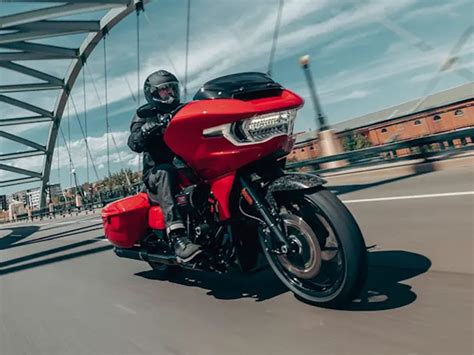 Compare Models: 2025 Harley-Davidson CVO™ Road Glide® ST vs 2025 Harley ...