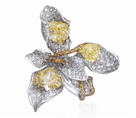 『珠宝』Cindy Chao 推出 Four Seasons 高级珠宝新作：四季变幻的色彩 | iDaily Jewelry · 每日珠宝杂志
