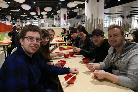 德国留学生包饺子活动体验中国文化