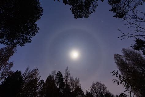 What Causes a Ring Around the Moon? Halo Spotted in Skies Around the U ...