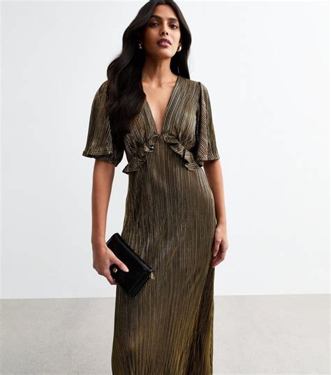 https://img.shopstyle-cdn.com/sim/df/d5/dfd5266ce8511d0d1c79b0f552e40888_best/womens-black-metallic-plisse-maxi-dress-gini-london.jpg