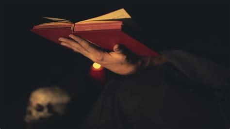 Top 5 horror books to read for the atmospheric feel of being spooked
