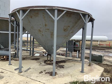 Homemade Drive Over Grain Hopper 的图像结果