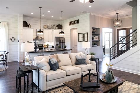 Fixer Upper Farmhouse Style Living Rooms 4 | Modern farmhouse living ...