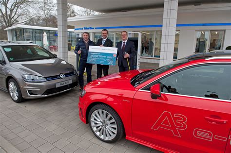 VW and Audi’s ‘Charge & Fuel Card’ gives e-vehicles 6 months of free ...