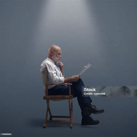 Professional Actor Reading a Script 的图像结果