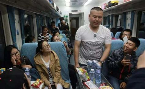 火车上随时可以去餐车吃饭吗？火车上吃泡面会被骂吗？_车主指南
