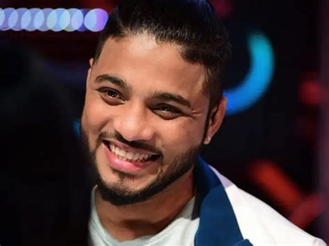 सेल्समैन की नौकरी से कमाते थे ₹10,000 महीना, इन्होंने बनाया रफ्तार!