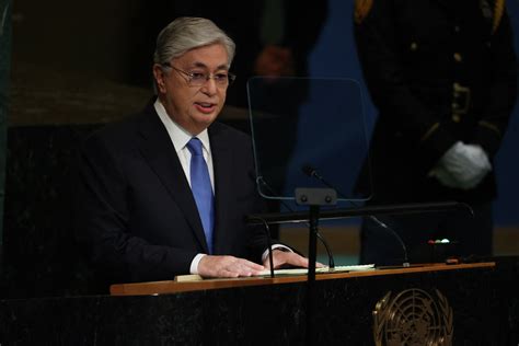 Kazakh leader calls snap presidential election on Nov.20 | Reuters