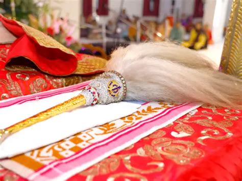 Teachings Of Guru Nanak Dev Ji: Equality & Oneness With God - Guru ...