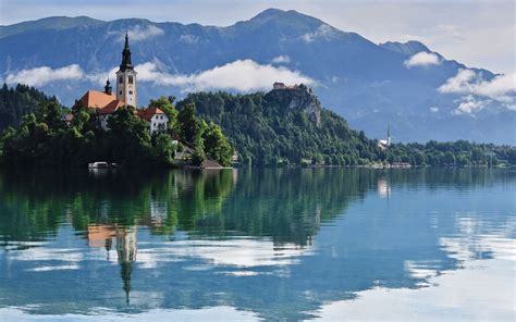 Download wallpaper 3840x2400 tower, building, lake, reflection ...