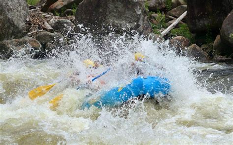 Exhilarating Whitewater Rafting, Kayaking, and Ziplining | Zoar Outdoor