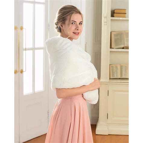 1920s Bride Wedding Fur Shawls and Wraps Winter Bridal Faux Fox Fur ...
