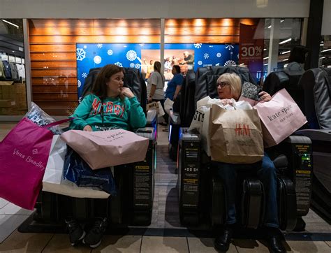 A lighter Santa’s sleigh: Two out of five Americans plan to spend less ...