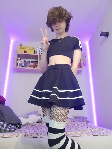 Am i pretty? : r/FemboyFashion