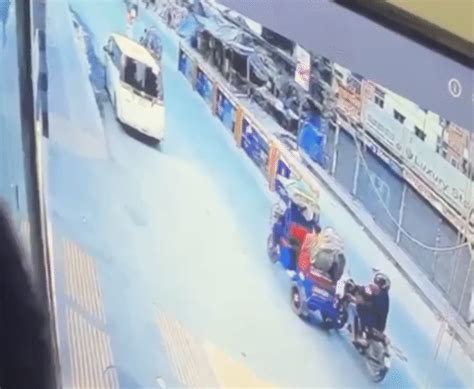 'Hindus afraid to go out in Bangladesh'