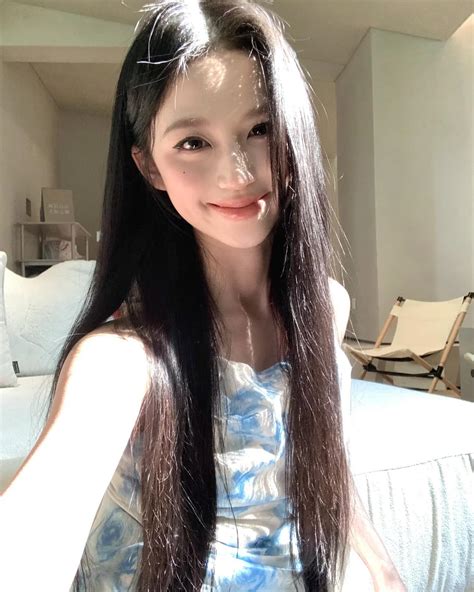 pretty girls⋆˚ 𝜗𝜚˚⋆ | Shining @halen.cute Credit: Lizzynam | Instagram