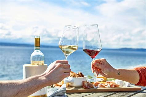 Crystal vs. Glass Wine Glasses - What's the Difference? | Sur La Table – Lid & Ladle
