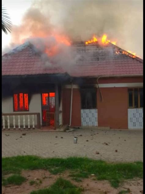 Kyaka FM - Gamba N'okora