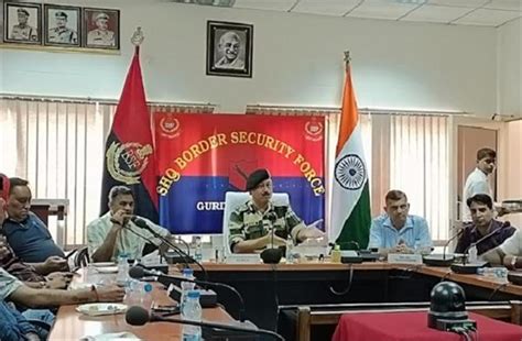 ਸਰਹੱਦ ’ਤੇ ਡਰੋਨ ਗਤੀਵਿਧੀਆਂ ਨੂੰ ਰੋਕਣ ਲਈ BSF ਦੇ DIG ਨੇ ਸਰਹੱਦੀ ਇਲਾਕੇ ਦੇ ...