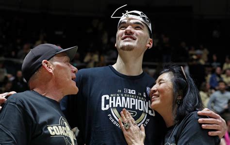 Zach Edey salary, contract after Purdue star goes No. 9 in NBA draft