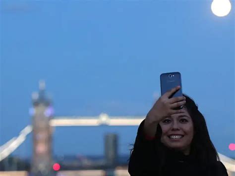 snapchat: This is why people use Snapchat - No pressure | The Economic ...