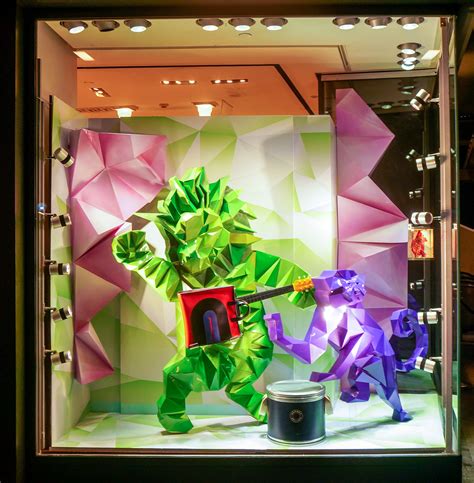 How to Design a Window Display 的图像结果