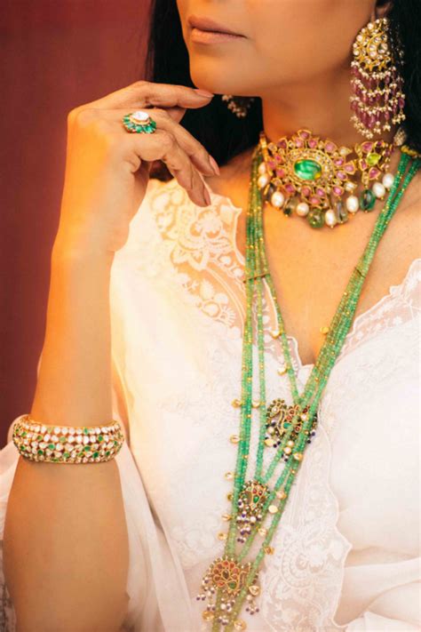 Sunehri Vintage Jewelry: Radiant Gold Pieces for the Effortlessly ...