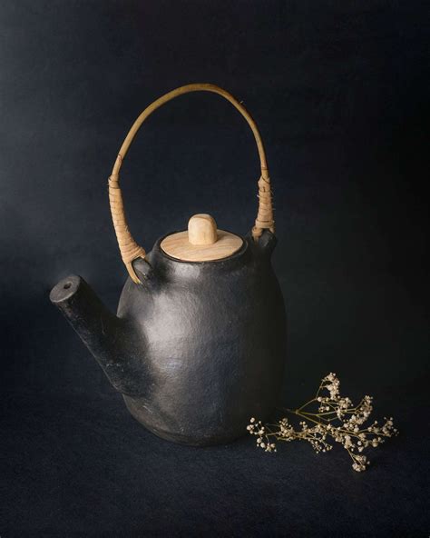Longpi Black Pottery Stoneware long Kettle- 1.3L – Punarnawa Soul of ...