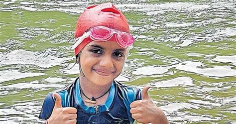 വേമ്പനാട്ട് കായൽ നീന്തിക്കടന്ന് ചരിത്ര നേട്ടം സ്വന്തമാക്കി ...