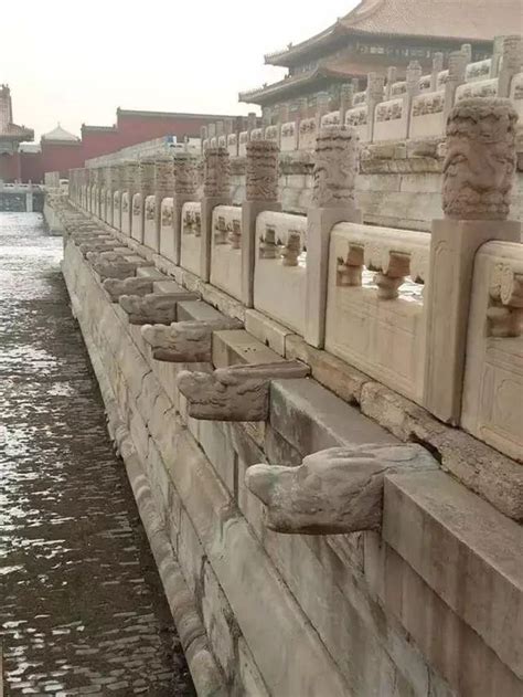 故宫再现九龙吐水！北京暴雨或持续到20时，城区最大降雨在……_社会热点_社会频道_云南网