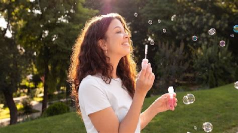 Happiness Tips: अगर आप फॉलो करेंगे ये 4 आदतें, जीवन में हमेशा रहेंगे ...